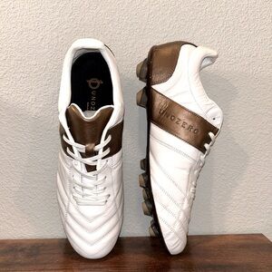 UnoZero White Modelo 1.0 FG. Leather cream,  drawstring bag included. Size 11.5
